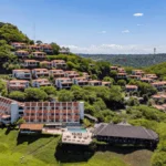 El Hotel Villas Sol Beach Resort Es Un Establecimiento De Gran Tamaño Que Ofrece Una Amplia Variedad De Servicios Y Comodidades Para Satisfacer Las Necesidades De Sus Huéspedes