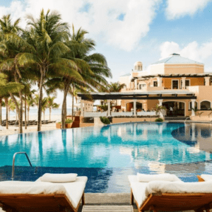 El Sonido Suave De Las Olas Rompiendo En La Playa Cercana Completa La Escena Idílica En Mexico, Playa Del Carmen, Caribe
