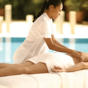 La Recepción Abierta Las 24 Horas Y El Servicio De Habitaciones Garantizan Que Las Necesidades De Los Huéspedes Sean Atendidas En Todo Momento