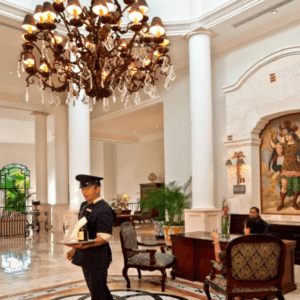 Como Jardines Exuberantes Y Vistas Panorámicas Al Mar En Mexico, Playa Del Carmen, Caribe