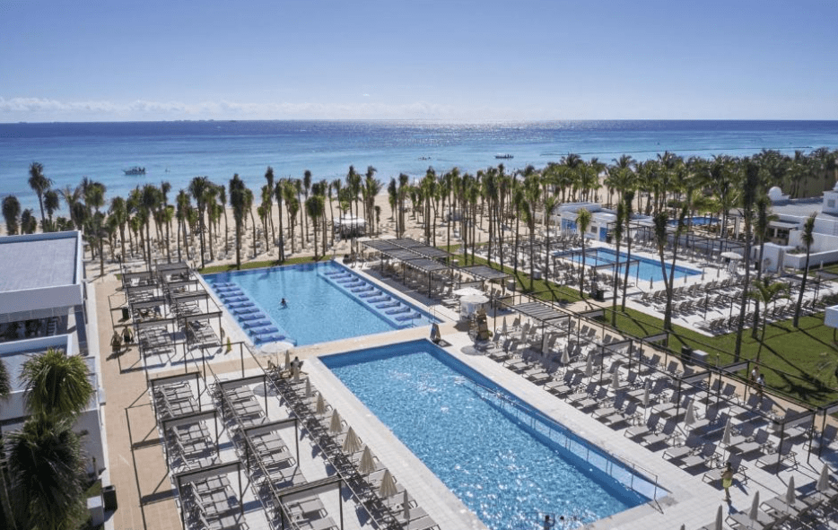 Su Ubicación Frente A La Playa Brinda A Los Huéspedes Acceso Directo A Las Hermosas Aguas Turquesas Del Caribe