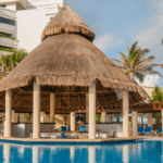 Con Múltiples Edificaciones Que Albergan Diversas áreas Como Restaurantes En Gr Solaris Cancun En Mexico, Cancun, Caribe