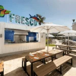 El Hotel Nickelodeon En Punta Cana Se Destaca Por Su Estilo Moderno Y Lúdico Que Se Refleja En Su Arquitectura Y Diseño