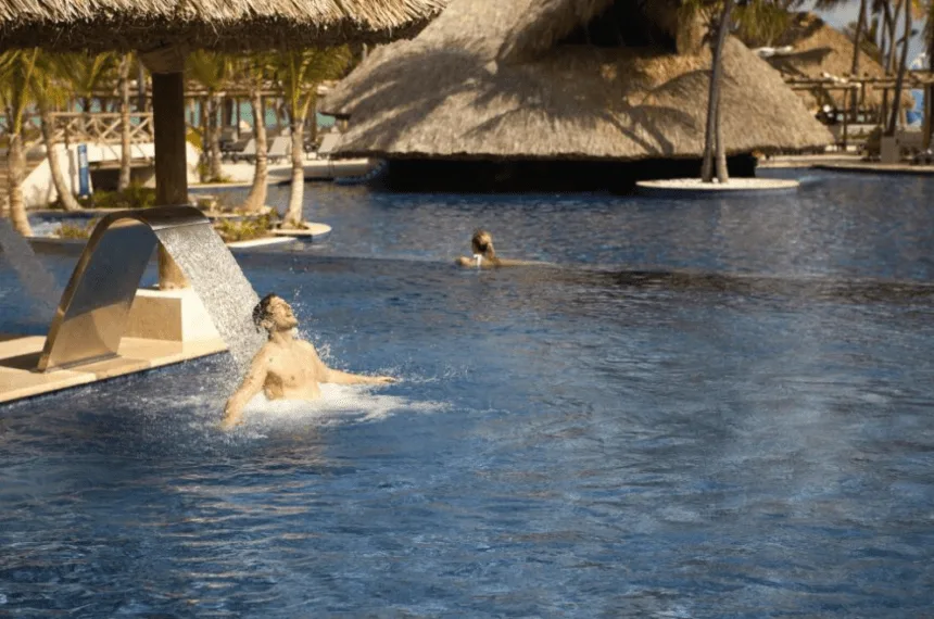 La Oferta De Entretenimiento Nocturno Incluye Cenas Temáticas Y Espectáculos En Vivo En Barceló Bávaro Palace En Republica Dominicana, Punta Cana, Caribe