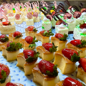 Los Bares Y La Cafetería Ofrecen Una Selección De Bebidas Y Snacks
