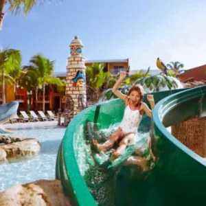 Los Entusiastas De Los Deportes Acuáticos Pueden Explorar El Mar Con Equipos De Snorkel En Barceló Bávaro Palace En Republica Dominicana, Punta Cana, Caribe