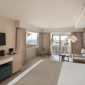 Suite Junior Con Vistas Al Jardín: Tiene 1 Cama Doble Y Vistas Al Jardín