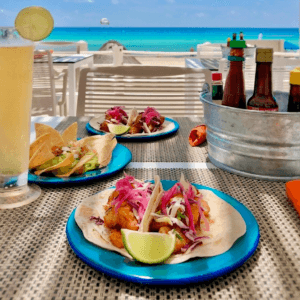 Así Como El Servicio Atento Y Profesional En Los Restaurantes