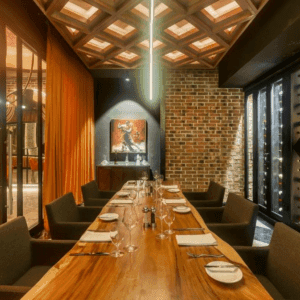 Con Una Arquitectura Inspirada En La Cultura Maya