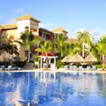 Cuenta Con Dos Piscinas Al Aire Libre Para Adultos Y Niños
