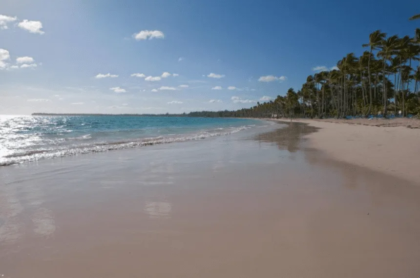 Donde El Atardecer Se Convierte En Un Espectáculo De Colores Sobre El Horizonte En Punta Cana, Republica Dominicana