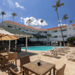 Donde Las Tumbonas Y Sombrillas Te Esperan En Whalabávaro En Republica Dominicana, Punta Cana, Caribe