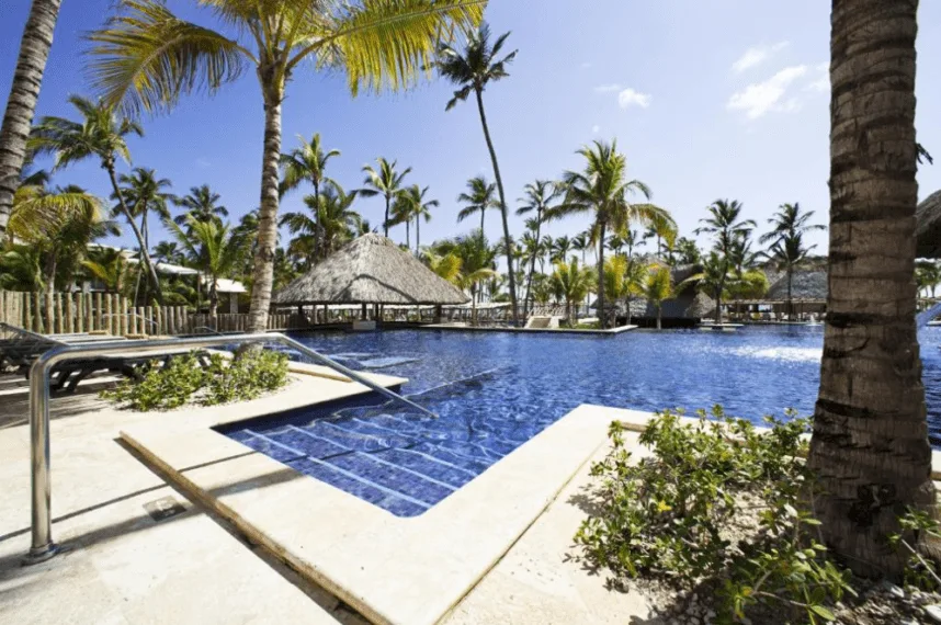 Ofreciendo A Los Huéspedes Un Entorno Donde Pueden Relajarse Y Disfrutar De La Belleza Y Tranquilidad Del Caribe En Barceló Bávaro Palace