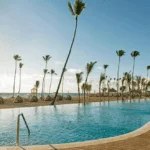 Relájate En La Playa Privada O Disfruta De Emocionantes Actividades Acuáticas