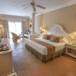 Y Un Balcón O Terraza Privada En Bahia Principe Grand Turquesa En Republica Dominicana, Punta Cana, Caribe