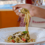 El Hotel Cuenta Con Siete Restaurantes