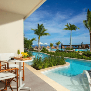El Tema Principal Del Resort Es La Conexión Con La Naturaleza En Mexico, Puerto Morelos, Caribe