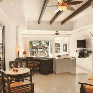 Todas Las Habitaciones Ofrecen Impresionantes Vistas Al Mar