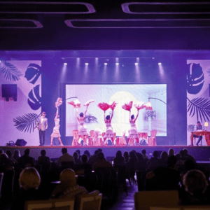 Ya Sea Disfrutando De Un Masaje Relajante En El Spa O Participando En Una Clase De Aeróbic Junto A Una De Las Cuatro Piscinas