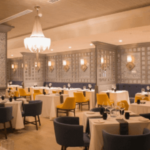 Champán Y Cócteles Que Se Pueden Disfrutar En Los Diferentes Bares Del Hotel