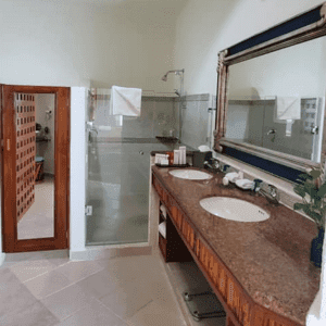 El Confort De Las Camas Y Las Impresionantes Vistas Desde Sus Habitaciones