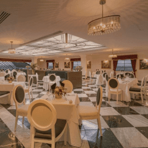 La Variedad Gastronómica En Los Cuatro Restaurantes Del Hotel Es Ampliamente Elogiada