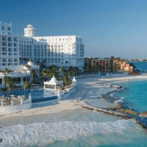 Lo Que Facilita El Acceso A Una De Las Playas Más Hermosas De La Región En Riu Palace Las Americas
