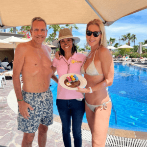 Mientras Los Padres Pueden Relajarse En La Playa O En El Spa