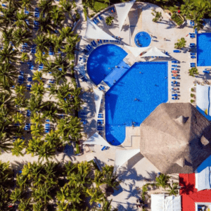 Las Dos Piscinas Al Aire Libre En Viva Maya By Wyndham A Trademark Resort