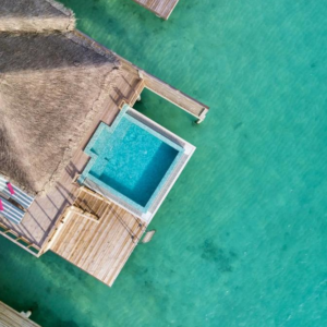 Dispone De Dos Amplias Piscinas Al Aire Libre En Dhaalu Atoll, Maldivas