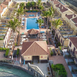 La Distribución Incluye Dos Piscinas Exteriores En Bungalows Maspalomas Oasis Club En Espana, Maspalomas, Europa Del Sur