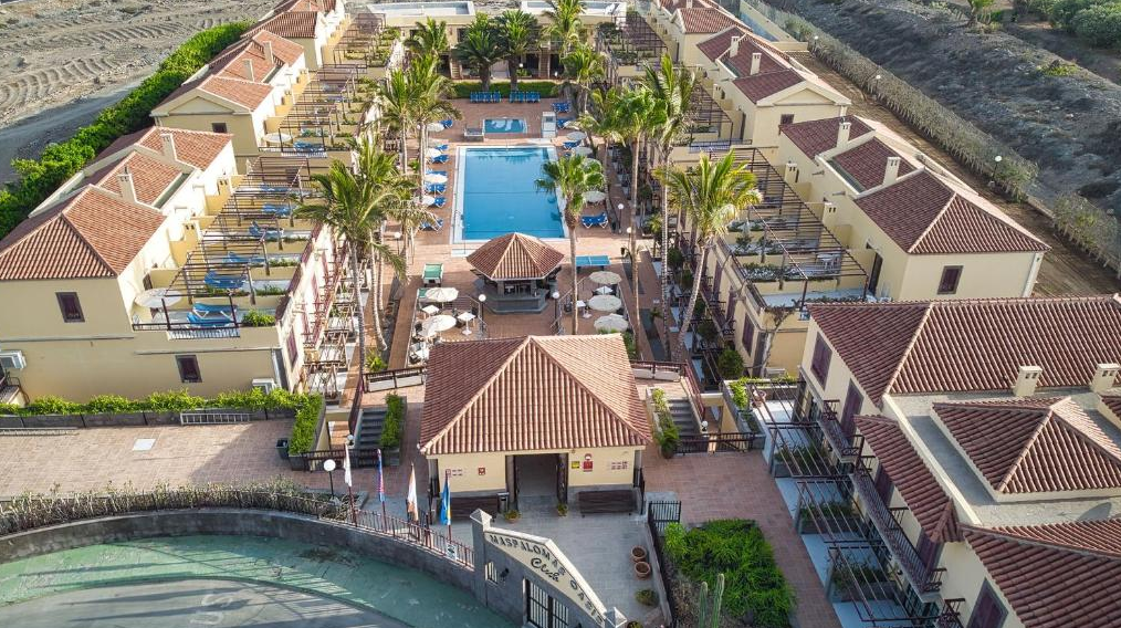 La Distribución Incluye Dos Piscinas Exteriores En Bungalows Maspalomas Oasis Club En Espana, Maspalomas, Europa Del Sur