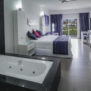 Los Huéspedes Comentan Que Las Habitaciones Son Amplias En Palm Beach, Aruba