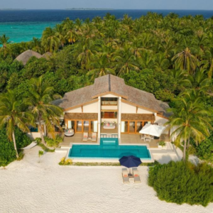 Donde Las Aguas Cristalinas Permiten Disfrutar De Actividades Acuáticas Sin Necesidad De Salir Del Resort