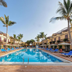 Proporcionando Un Respiro Refrescante Sin Que El área Se Sienta Abarrotada En Espana, Maspalomas, Europa Del Sur